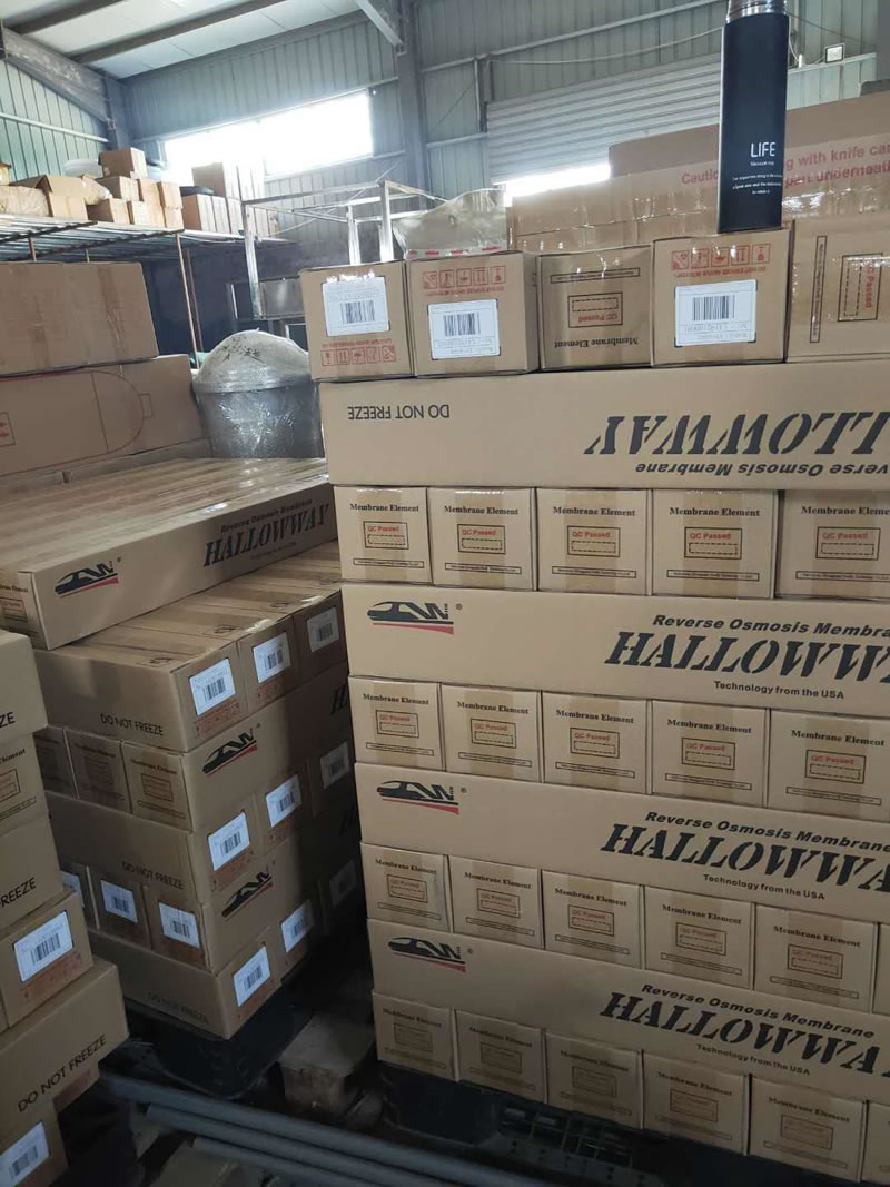 唐山一家日本企業(yè)上的2噸反滲透純凈水設(shè)備，工廠生產(chǎn)車間對(duì)電子設(shè)備沖洗用水